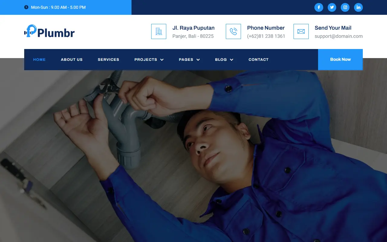 หน้าแรกของธีม Plumbr Plumbing Services บนคอมพิวเตอร์